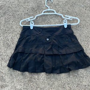 Lululemon size 4 black camo skirt